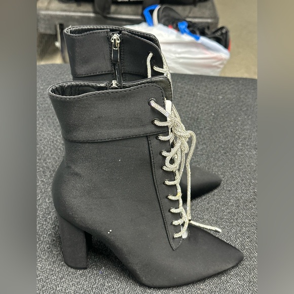 Elegant Black Lace-Up Ankle Boots - Picture 1 of 7